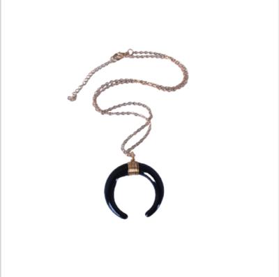 China 00379-16 CLASSIC Minimalist Fashion Horn Necklace Gold Plated Tasty Women Crescent Moon Necklace for sale