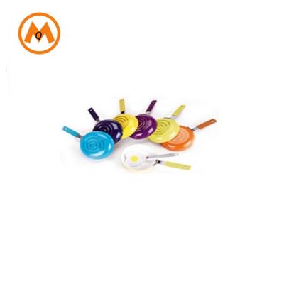 China Viable Colored Non Stick Non Stick Frying Pan Aluminum Nonstick Mini Pan for sale