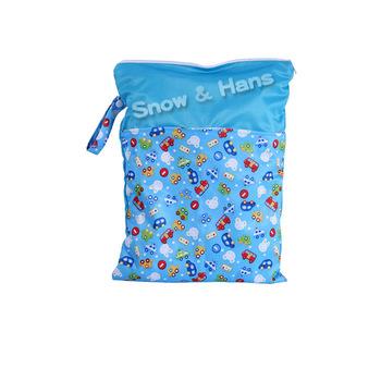 China 2020 new style logo custom made simple multifunctional cute washable reusable diaper package dry wet bag for sale