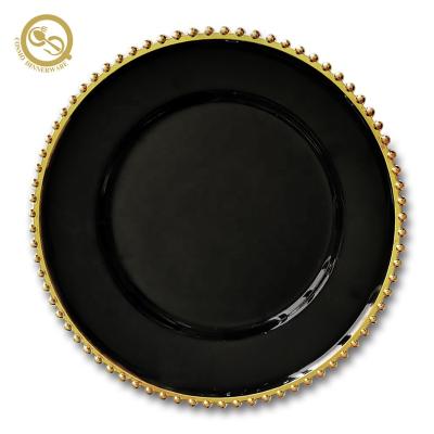 China 2020 Viable Wholesale New Design Gold Black Charger Plates Wedding Decoration Plate Plastic Beaded Plate for sale