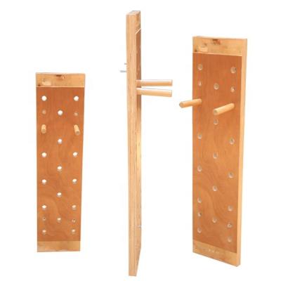 Chine Forme physique fixée au mur en gros Crossfit Peg Board Wall For Sale s'élevant en bois à vendre