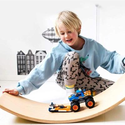 Chine Planche à bascule multifonctionnelle en bois naturel pour enfants Montessori Fitness en bois à vendre