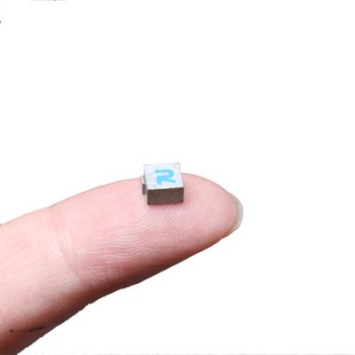 China Waterproof 860-928mhz 5x5mm Uhf Rfid Small Size Anti Passive Ceramic Ceramic Metal Tag For Arsenal Assets for sale