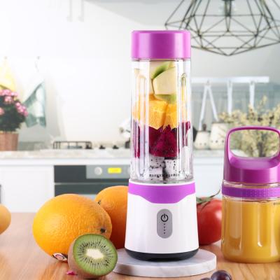 China Convenient Household Anti-Slip Professional Small Food Blenders Rechargeable Personal Fruit Juicer for sale