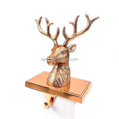 China Classic Custom Christmas Metal Gold Deer Heads Storage Rack Christmas Decoration Stocking Hook Christmas Decor Supplies Stocking Rack for sale