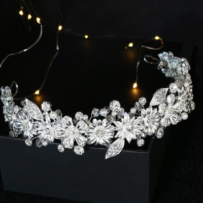 China Cute Fine Hair Accessories Crystal Leaf Hair Clip Handmade Jewelry Bridal Wedding Headpiece For Women for sale