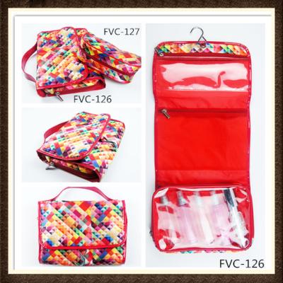 China Equipo multicolor de Dopp de la prenda impermeable del bolso del maquillaje del artículo de tocador del arreglo para requisitos particulares en venta