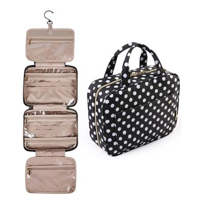 Chine Organisateur accrochant de maquillage de Dot Water Resistant Fabric Travel de sac de maquillage d'article de toilette à vendre