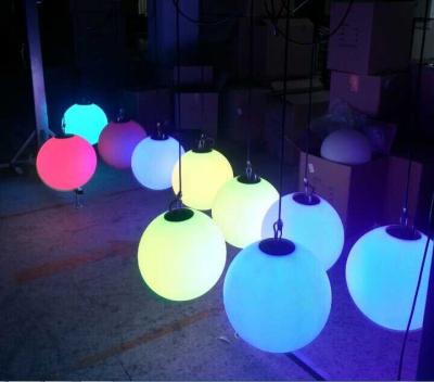 China LED-Ball-Dekorations-im Freien bunte Feiertags-Weihnachtslichter mit Kette zu verkaufen