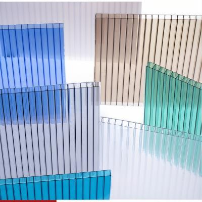 中国 Durable and Lightweight Polycarbonate Sheet for Easy Handling and Installation 販売のため