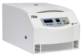 China Máquina de centrifugadora de laboratorio de control de microprocesadores baja velocidad 6000 rpm con protección contra desequilibrios en venta