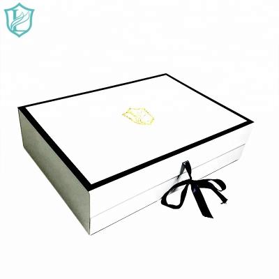 China Recycled Materials Wholesale Superior Packaging Folding Box Storage Magnetic Paper Packing Portable Photo Box Wedding Album Box for sale