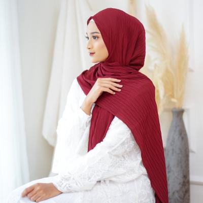 China New Breathable Muslim Chiffon Pleat Bubble Pearl Hijab Fashion Solid Color Leaves Solid Color Crumpled Scarf Shawl For Malaysia Ladies for sale