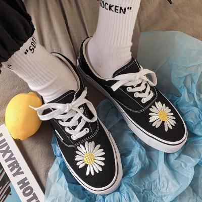 China 2021 fashion trend daisy ventilation beautiful women's casual shoes for girl for sale