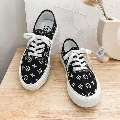 China 2021 Fashion Trend Canvas Lace Flat Casual Shoes For Unisex for sale