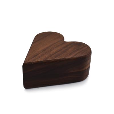 China Jewelry Gifts Packaging Wooden Walnut Jewelry Storage Box Christmas Wedding Ceremony Birthday Heart Shaped Gift Box for sale