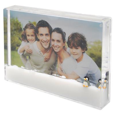 China Penguin 3d Vagabond Family Liquid Animal Collage Special White Glitter Photo Frame for sale