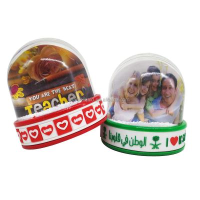 China Liquid Glitter Photo Frame Customized 3D PVC Base Glitter Picture Snow Globe Souvenir Acrylic Lighting Water Flashing Dome With Picture Insert for sale