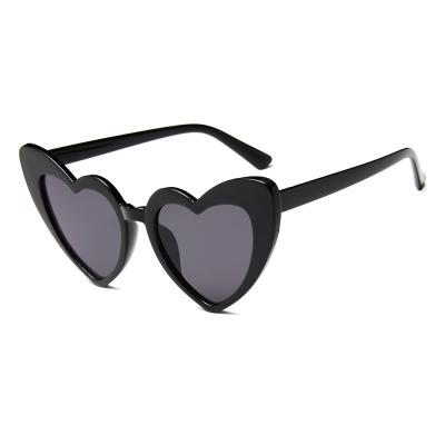 China Fashion Sunglasses 8805 Cheap Retro Plastic Heart Shape Sunglasses Black Girls for sale