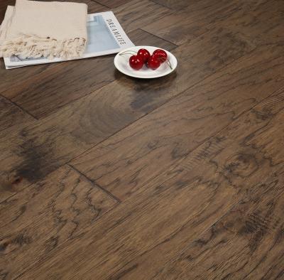 China Traditional barrel handscraped 12 mm hardwood engineered hickory wood flooring for sale