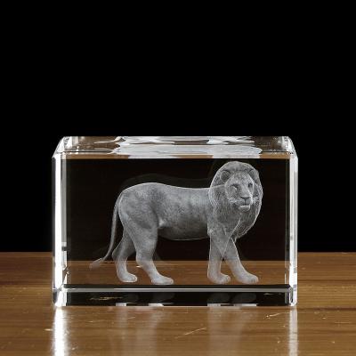 China Europe 3D Laser Etched Crystal Lion Figurine Paperweight Crystal Glass Cube Engraving for Desk Home Decoration for sale