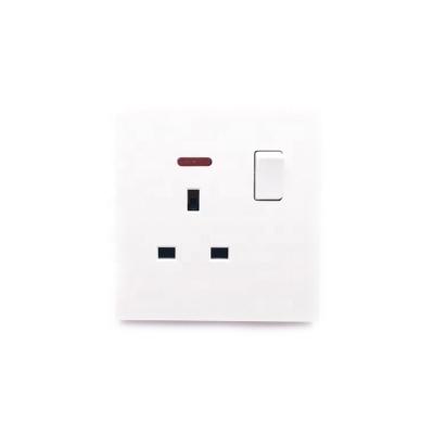 China Wholesale Fashion Home Decoration PC Flat UK Standard White Nigeria 3pin 13A One Strip Electrical Wall Socket Switch for sale