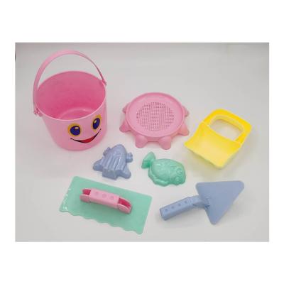 China Popular Plastic High Quality Kids Bucket And Shovel Sets Tank Toy 20*21 for sale