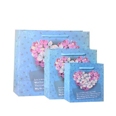 China 2019 new recyclable wholesale paper gift bags for party gift packaging or business occasion for sale