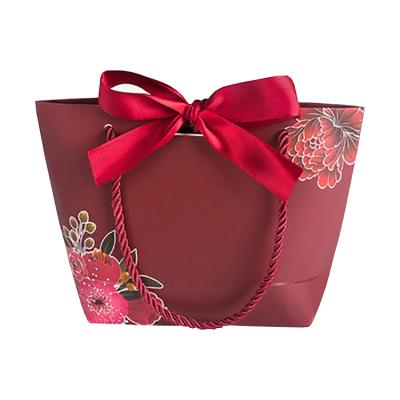 China Recyclable Wholesale Chinese Style Paper Gift Bags 2019 Wedding Gifts Or Birthday Gifts Packaging for sale