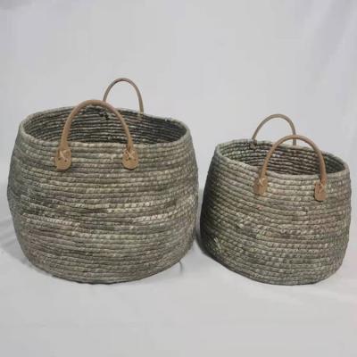 China Sustainable Wholesale Straw Basket Round Corn Husk Basket With Leather Decoration And Handle Finishing for sale