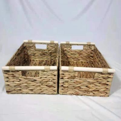 China Sustainable Household Large Rectangular Water Hyacinth Storage Basket With Wooden Handle for sale