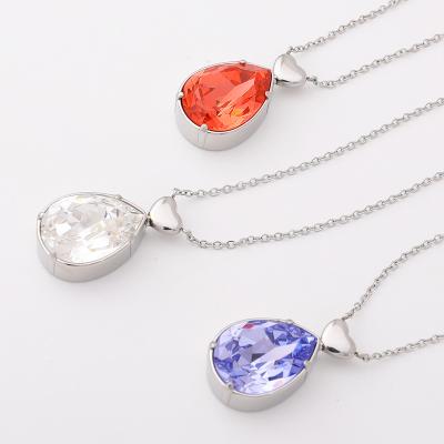 China Custom Luxury Pendant Necklace Women Jewelry Stainless Steel Diamond Charm Hiphop Heart Crystal Stone Design For Ladies for sale