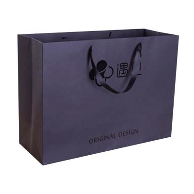 China PB-10 Recyclable Recycled Custom Foil Black Stock Stamp Card Logo Printing Gift Bag Paper Shopping Bags With Ribbon Handles for sale