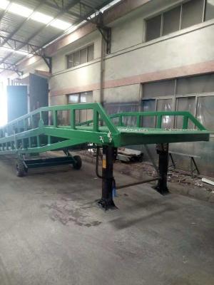 China Breedte 2000mm Mobiele Yardhelling met de Handgoedkeuring van Hydraulische Pompce van Vrachtwagenlading Te koop