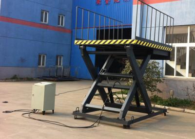 China 3Ton 4 Ton Hydraulic Loading Dock Lift-Platformsgebruik door Elektrisch Controlesysteem voor Laden en lossen Te koop