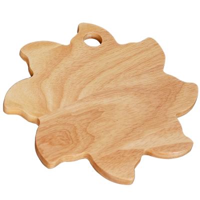 China Sustainable Wholesale Natrual Kitchen Products Eco - Friendly Leaf Shape Rubber Wood Cutting Board for sale