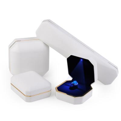 China Metal Shell + PU Leather + Luxury LED Light Fashion Wedding Gift Box Jewelry Packaging Diamond Leather Engagement Ring Necklace Led Light Jewelry Box for sale