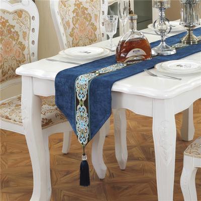 China Durable exquisite structure manufacturing luxury cross stitch table runner wholesale table runner for sale