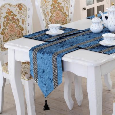 China Wholesale High Quality New Arrival Stylish Table Runner Latest Design Winter Fringe Durable Table Runners for sale