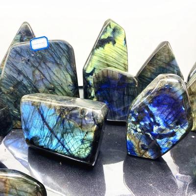 China Europe high quality natural healing stones feng shui people craft freeform blue showy labradorite for decoration for sale