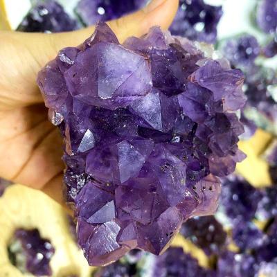 China High Quality Folk Natural Healing Amethyst Geode Crafts Guest Souvenirs Europe Wedding Crystal Group for sale