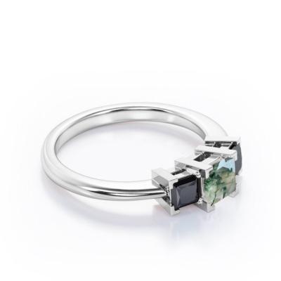 China V-diente cuadrado minimalista - 0,45 princesas Cut Moss Green Agate de TCW con el diamante negro creado laboratorio - Tres-piedra Engageme en venta