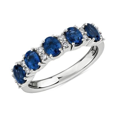 China Blauw Ovaal Laboratorium Gecreeerd Saffier en Diamond Five-Stone Ring With Silver Te koop