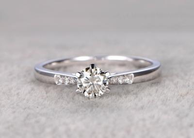 中国 Daily Wearのための5mm Moissanite Real Diamond JewelleryリングWhite Gold Material ODM 販売のため