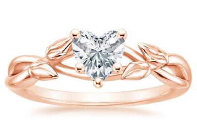 Cina Il cuore dell'OEM modella l'anello di Moissanite, 5.5mm 9k Rose Gold Ring 0,6 carati in vendita