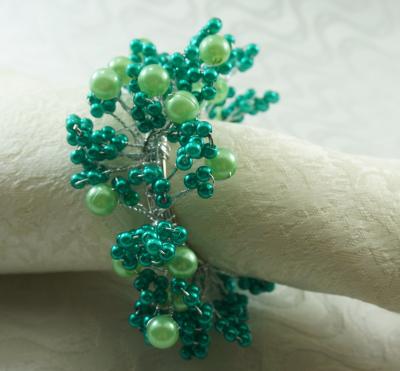 China Viable creative design to hold naplin green bead napkin ring for sale