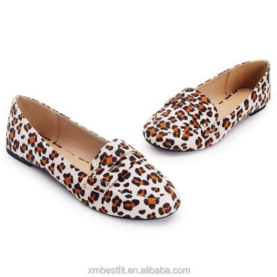 China 2021 wholesales breathable high quality casual slip-on leopard printing pattern material women's flat shoes for sale