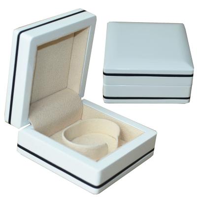 China Wholesale High Glossy Lacquring Custom Made Luxury White Wooden Storage Necklace For Packaging Organizer With Logo Gift Jewelry Box for sale