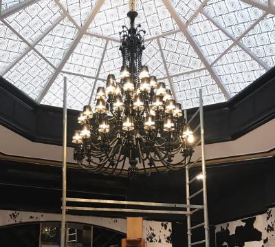 China Moderne bespoke light black 54 chandelier for a restaurant in Hungary for sale