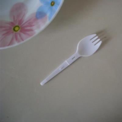 China Disposable pp plastic cutlery spork or plastic fork and spoon for sale